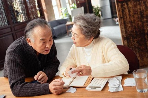 合法配资平台官网 2025年养老金异地退休大变革! 三步搞定手续, 这三类人要特别注意